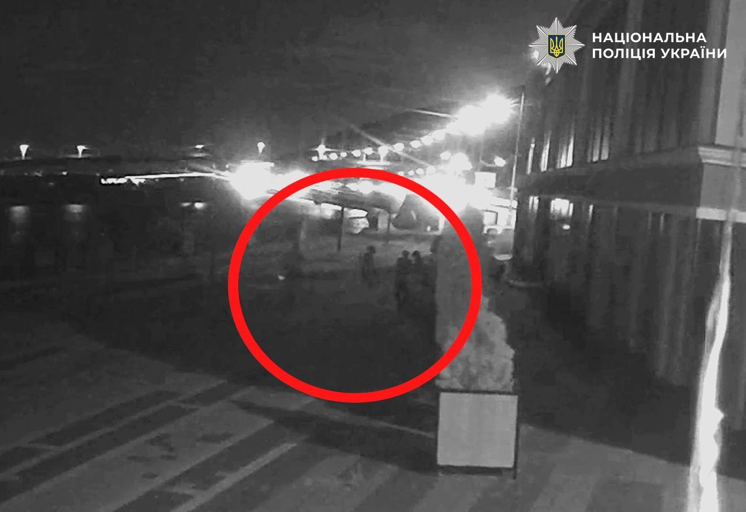 Затримання неповнолітніх нападників поліцією Києва після нападів на жінок на Подолі