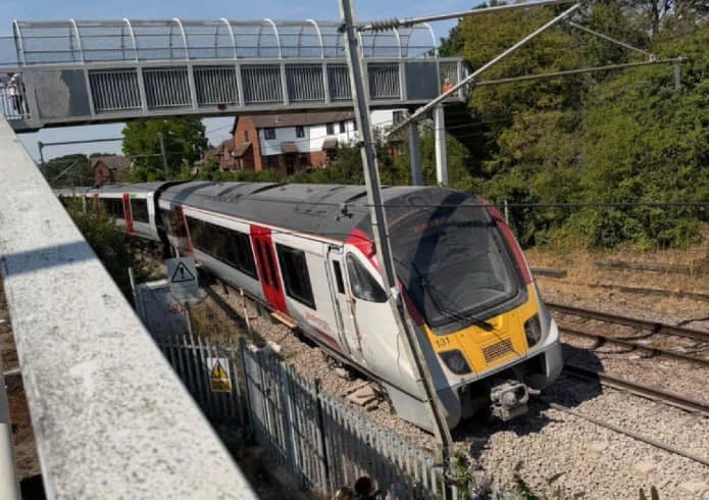 Пасажирський поїзд Greater Anglia, що зійшов з рейок у Вікфорді