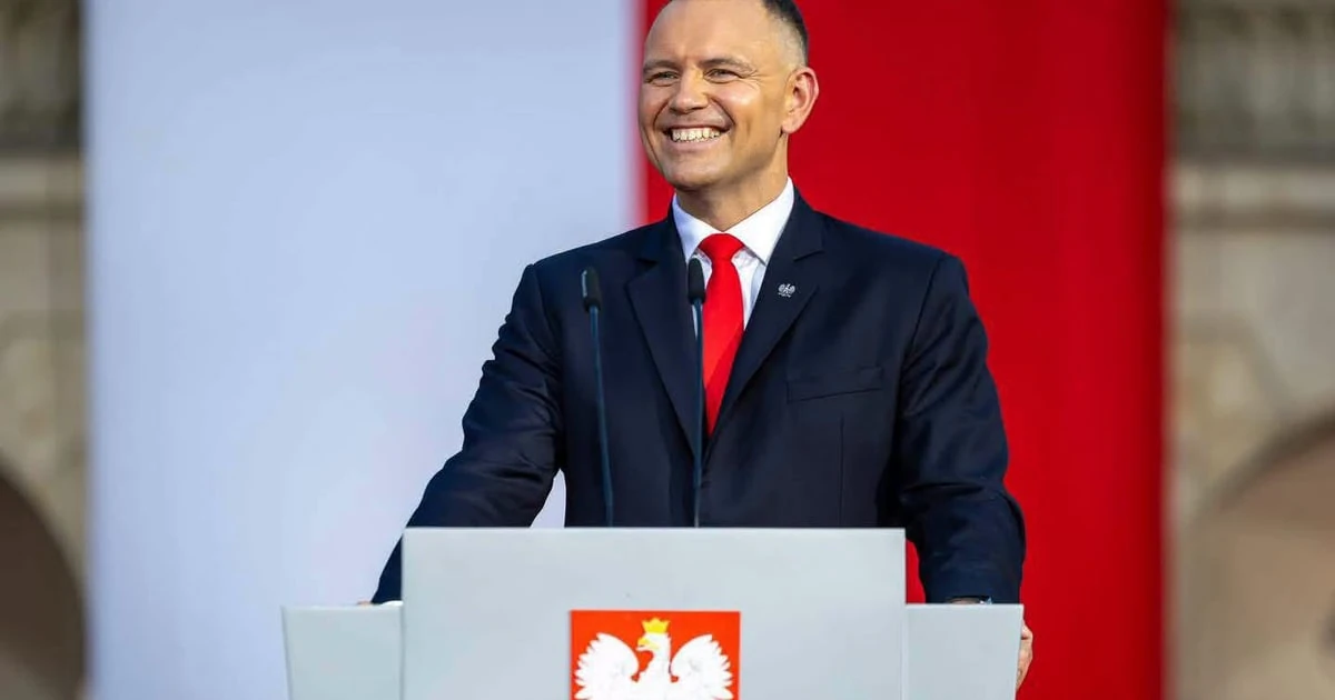 Президент Польщі Кароль Навроцький під час промови на річницю президентства