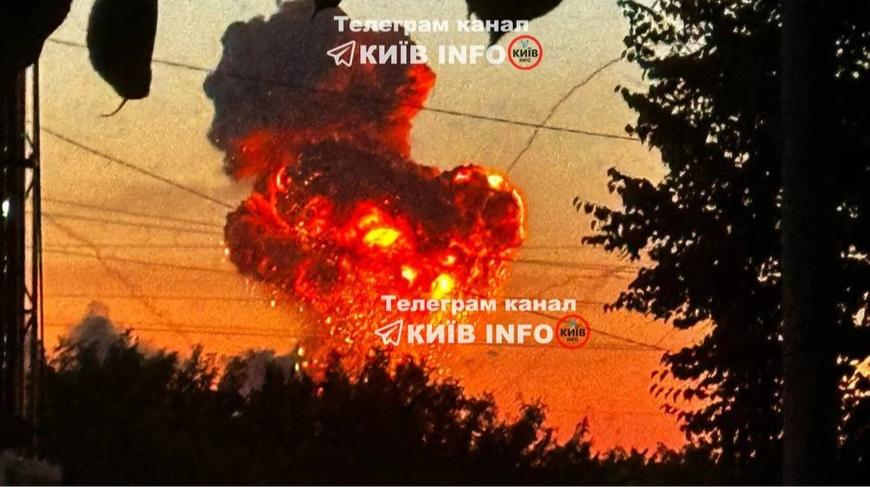 Пожежа та дим на території підприємства у селі Мила після удару безпілотника