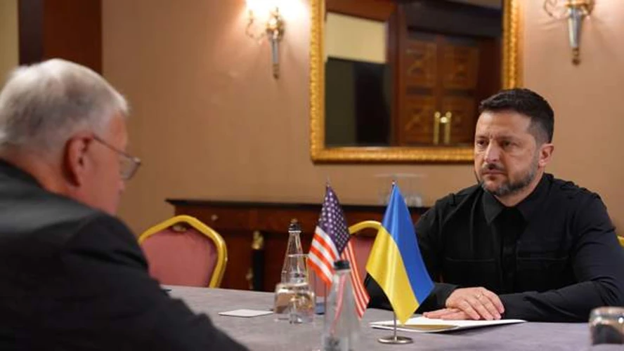 Президент Володимир Зеленський та Кіт Келлог під час зустрічі в Києві 22 серпня 2026 року.