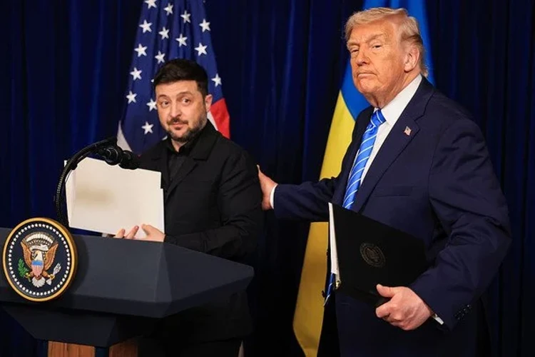 Президент України Володимир Зеленський і президент США Дональд Трамп під час телефонної розмови